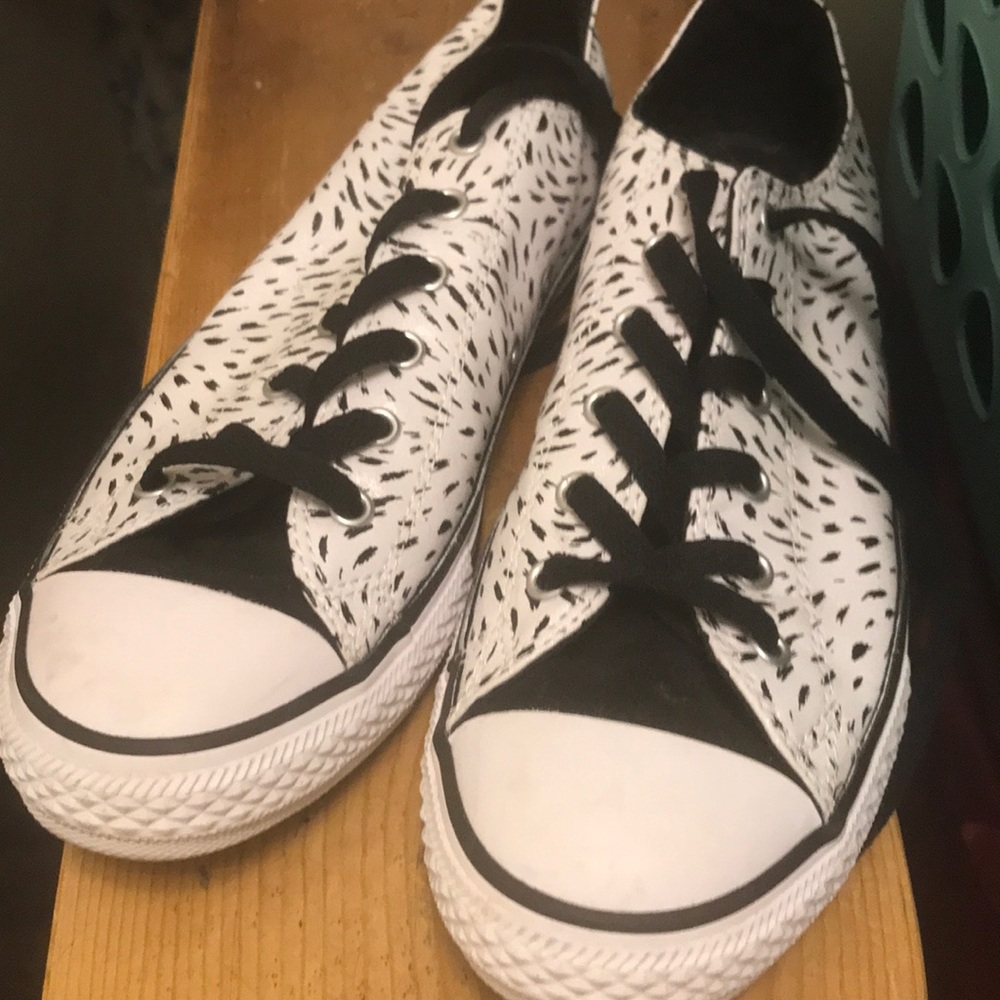 Girls converse never worn